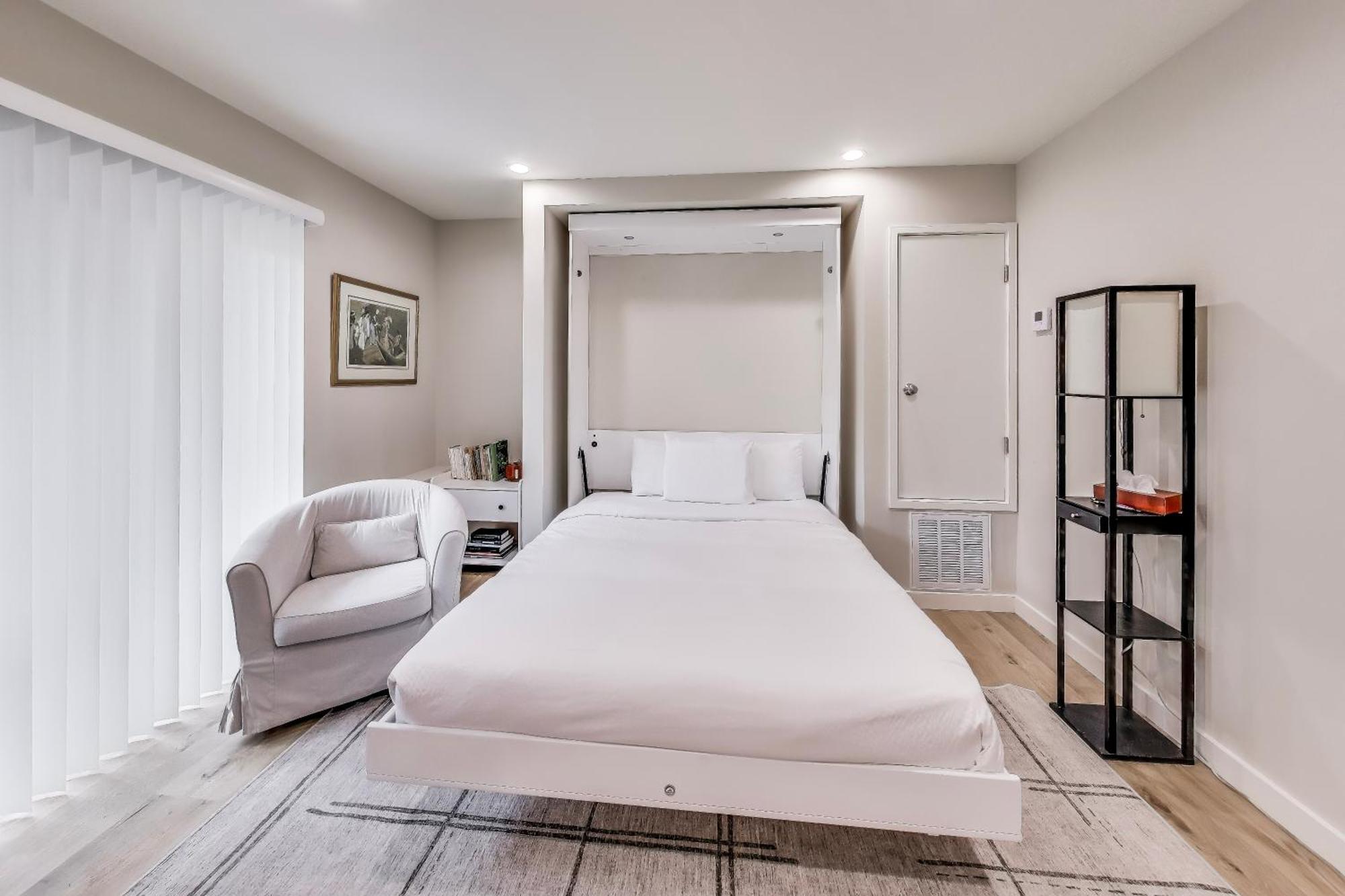 Cozy Marina W Bed & Garden Oasis *