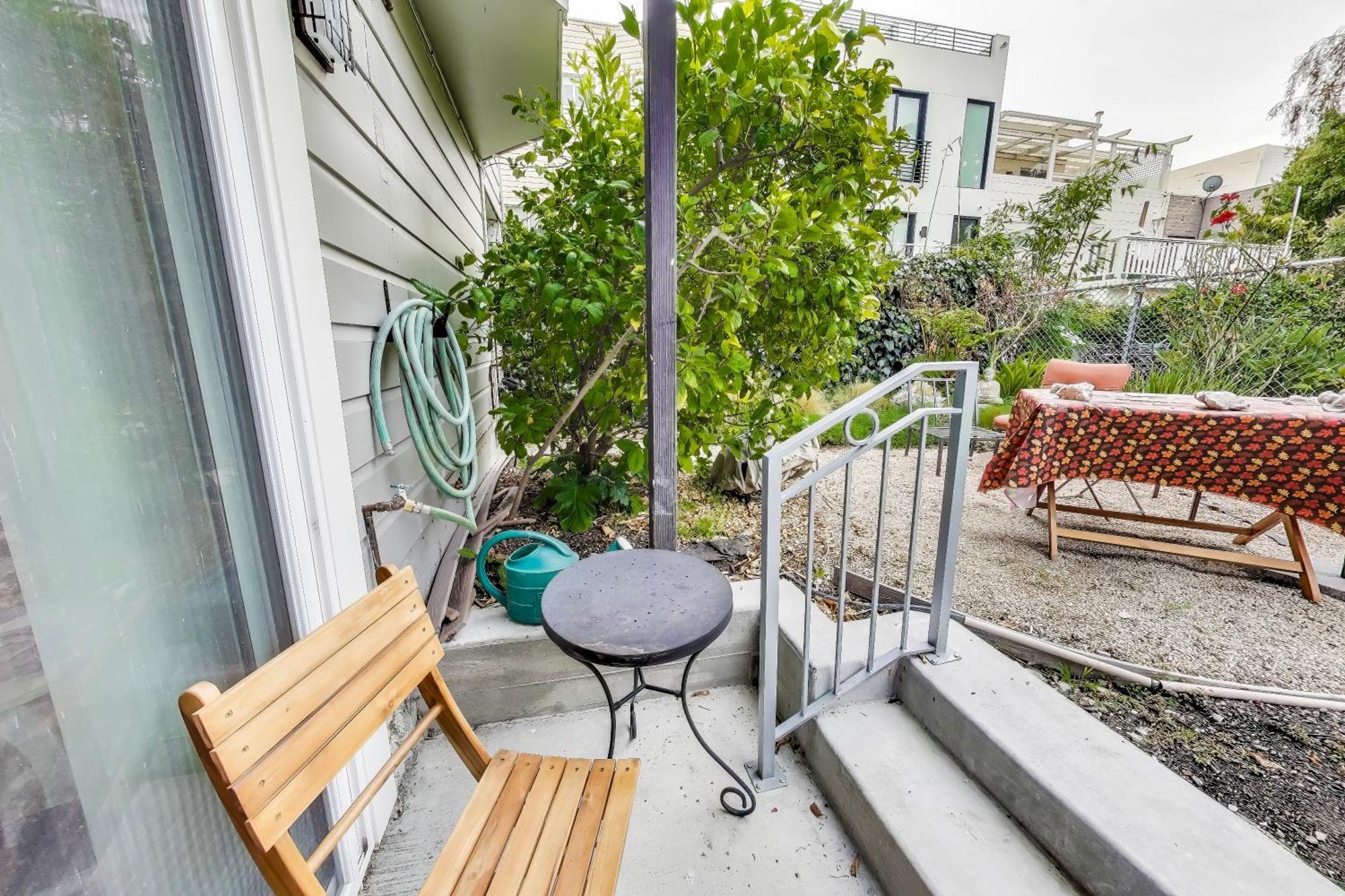Cozy Marina W Bed & Garden Oasis Apartment
